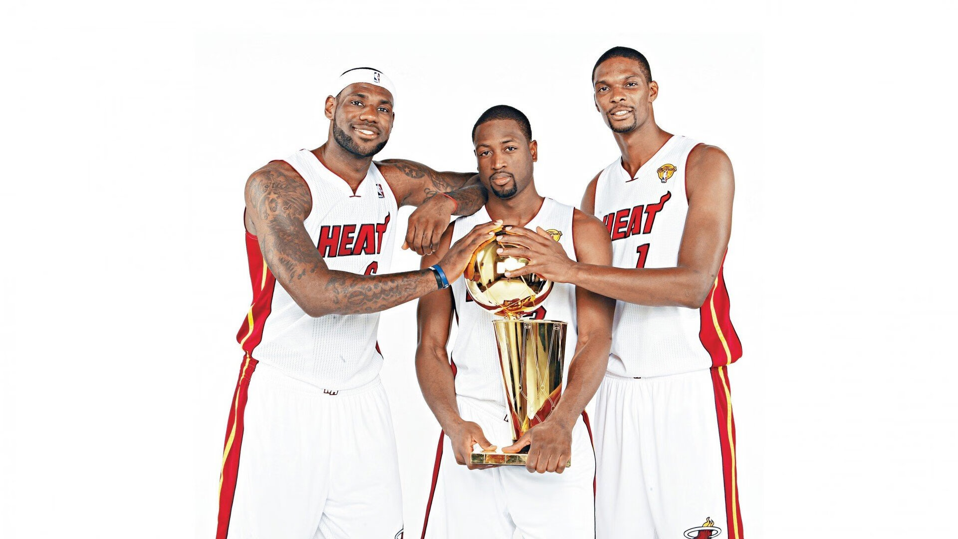 詹姆斯末节爆发砍40+三双，湖人逆转掘金挺进西决