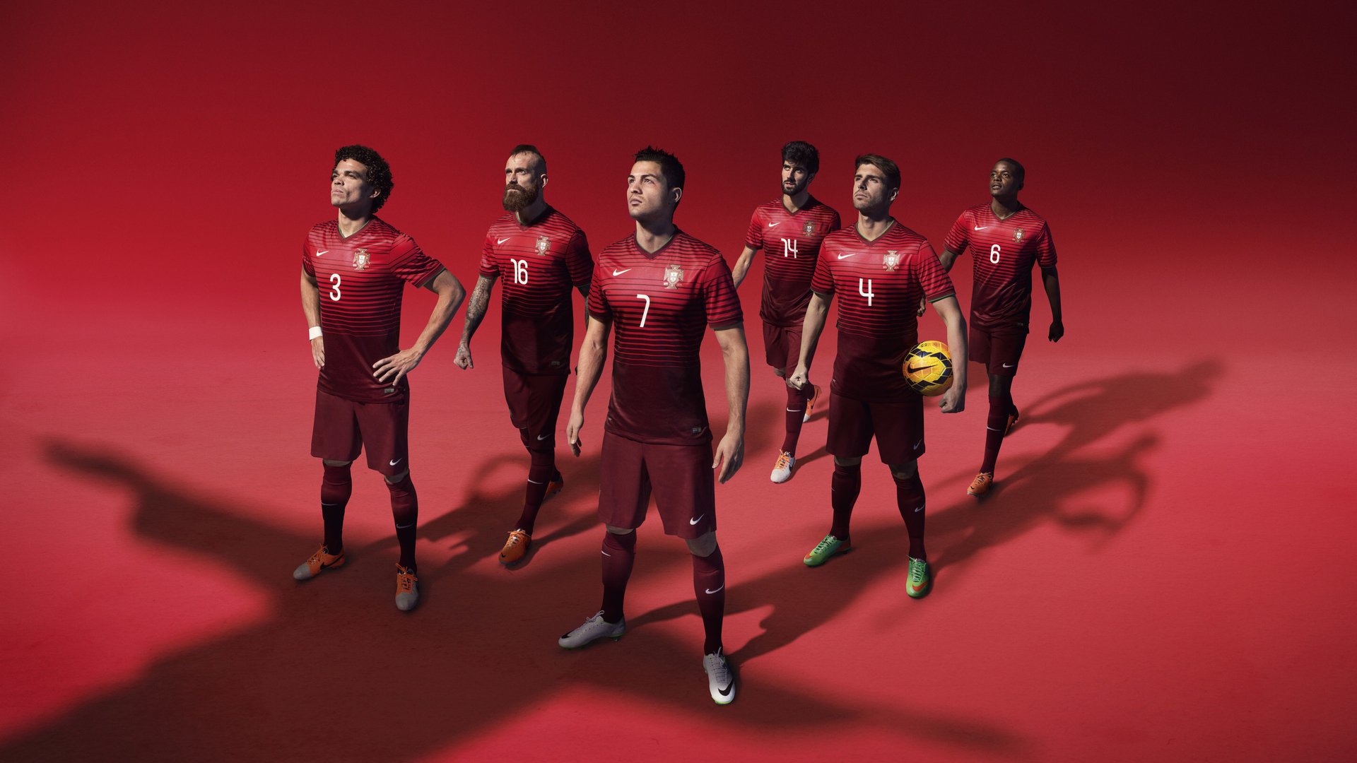 姆巴佩独造三球闪耀欧冠，巴黎圣日耳曼3-1逆转巴萨晋级四强