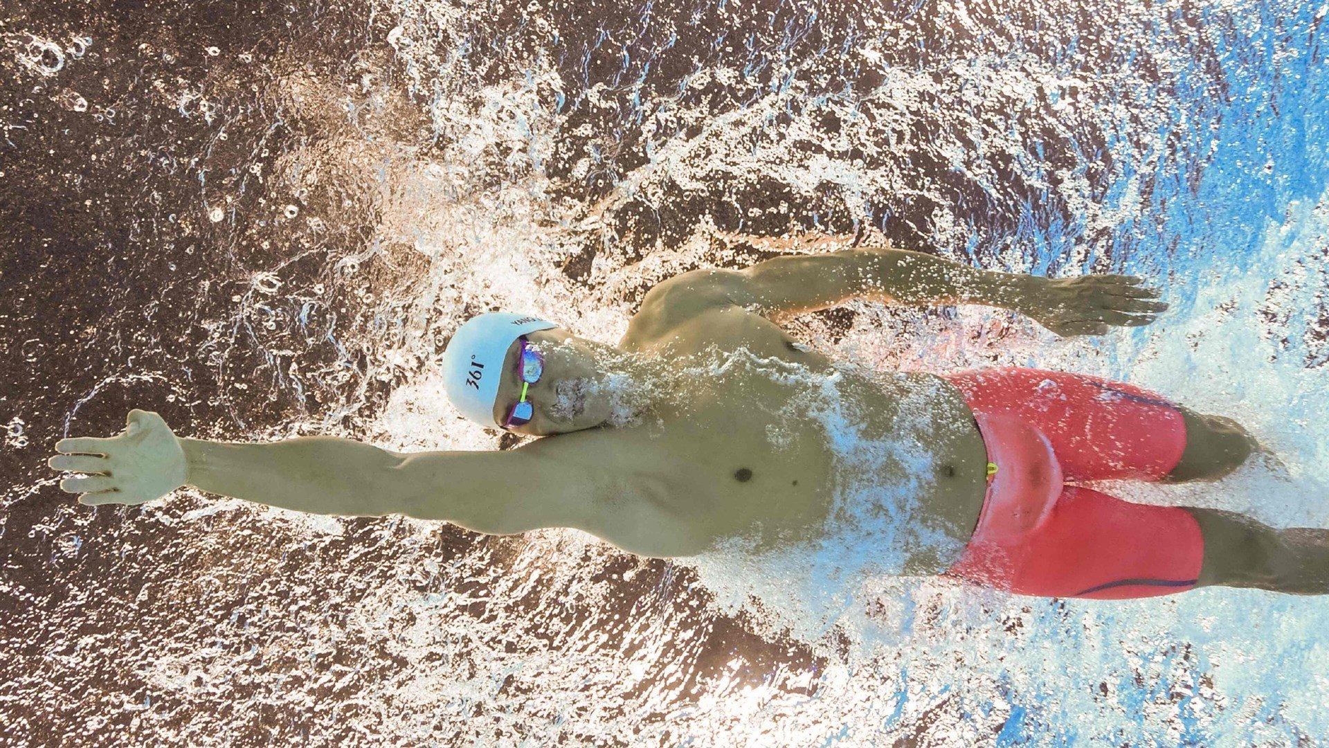 谷爱凌再创历史 自由式滑雪世界杯夺金展现王者风范